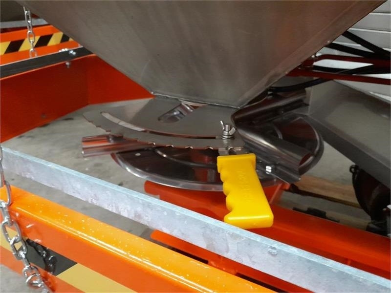 - - - 1000l - Sand/ Salt spreader for Municipal/ Special vehicle: picture 4 - - - 1000l - Sand/ Salt spreader for Municipal/ Special vehicle: picture 4