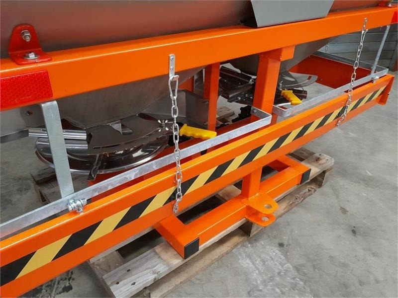 - - - 1000l - Sand/ Salt spreader for Municipal/ Special vehicle: picture 3 - - - 1000l - Sand/ Salt spreader for Municipal/ Special vehicle: picture 3