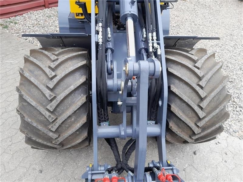 Compact loader Eurotrac W12: picture 7