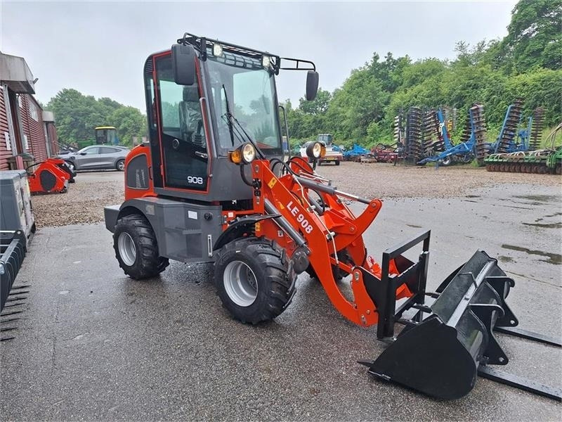 - - - LE908 - Compact loader: picture 5 - - - LE908 - Compact loader: picture 5