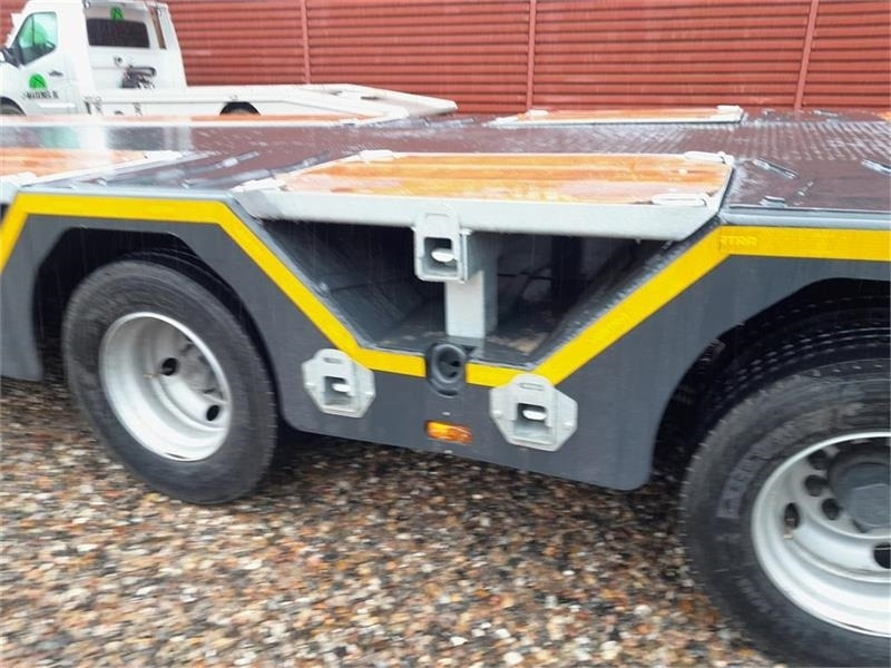 - - - VERTRA - Low loader semi-trailer: picture 4 - - - VERTRA - Low loader semi-trailer: picture 4