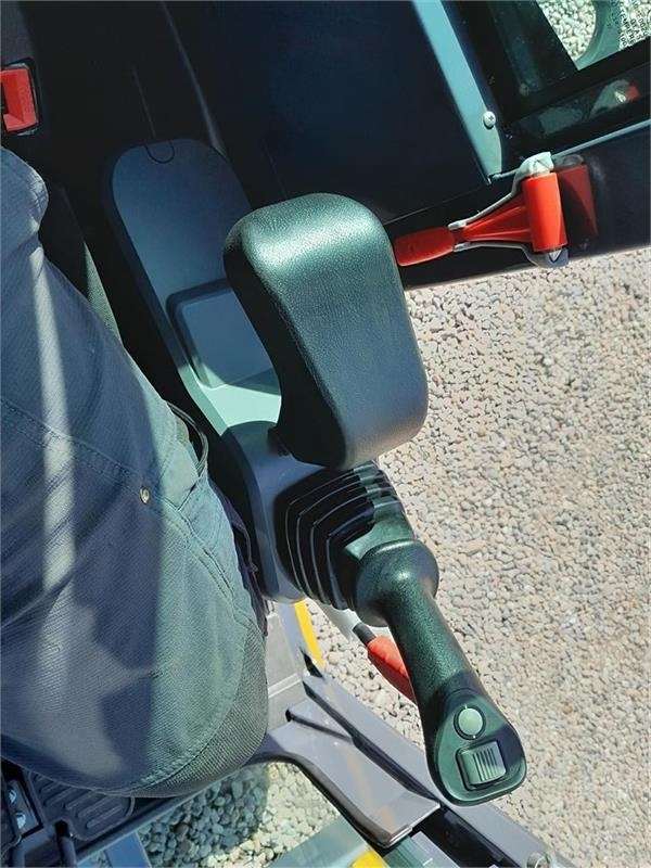 Mini excavator XCMG Xe27e: picture 13
