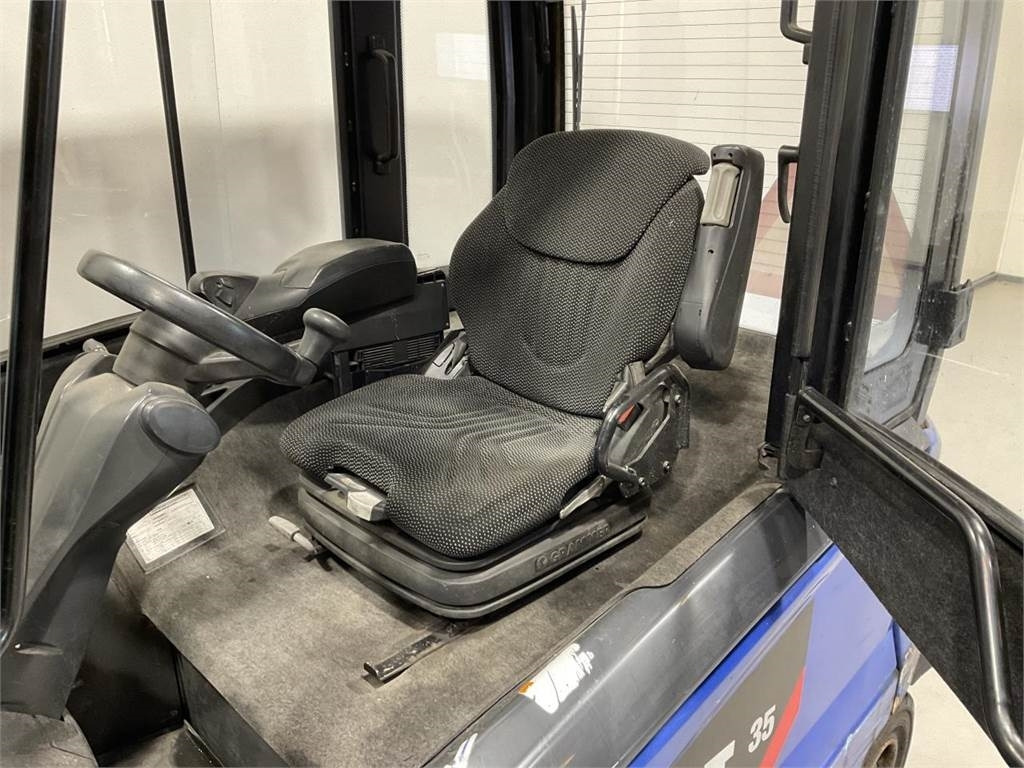 CAT EP35N - Electric forklift: picture 5 CAT EP35N - Electric forklift: picture 5