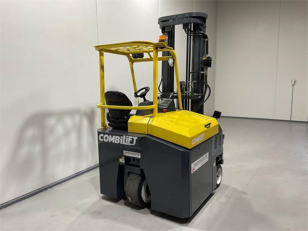 Combilift CBE3000 - 4-way reach truck: picture 2 Combilift CBE3000 - 4-way reach truck: picture 2