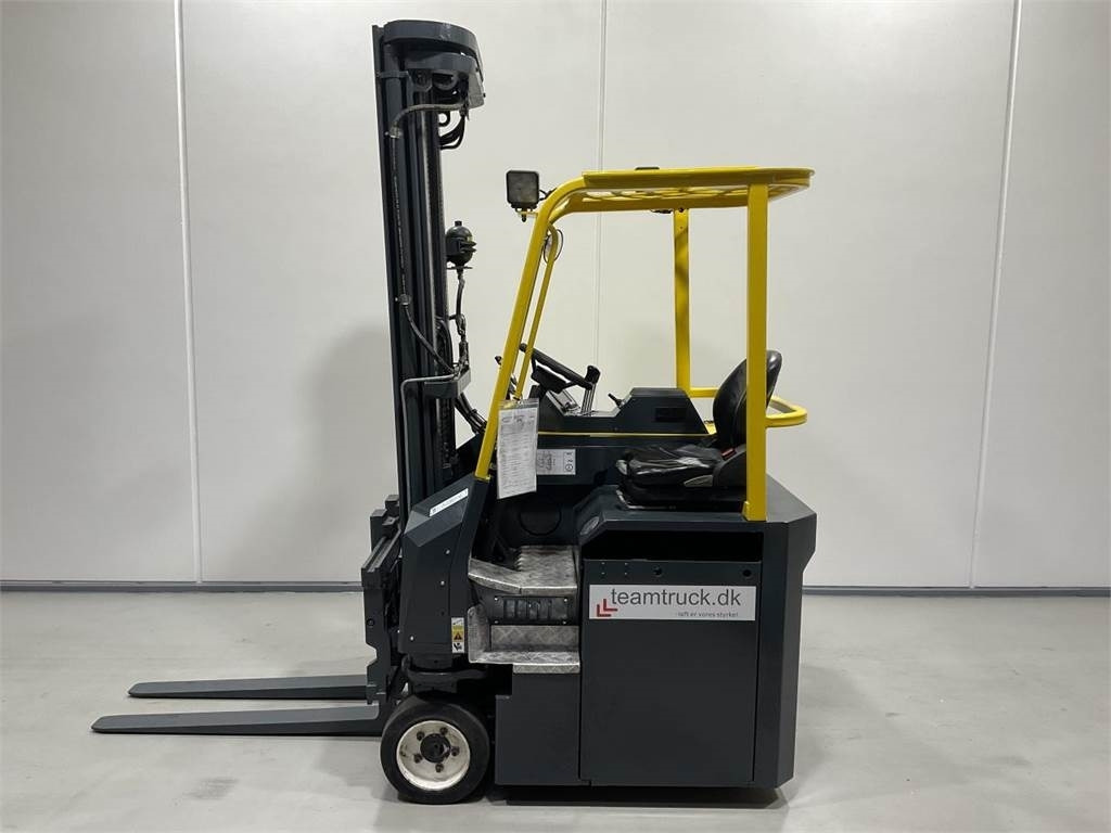 Combilift CBE3000 - 4-way reach truck: picture 3 Combilift CBE3000 - 4-way reach truck: picture 3