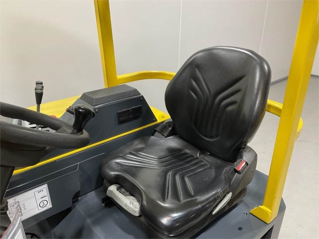 Combilift CBE3000 - 4-way reach truck: picture 5 Combilift CBE3000 - 4-way reach truck: picture 5