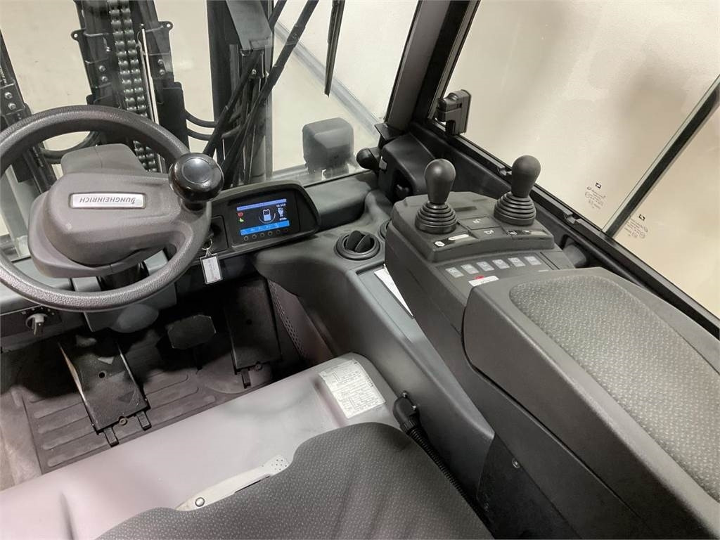 Electric forklift Jungheinrich EFG 216 K: picture 6