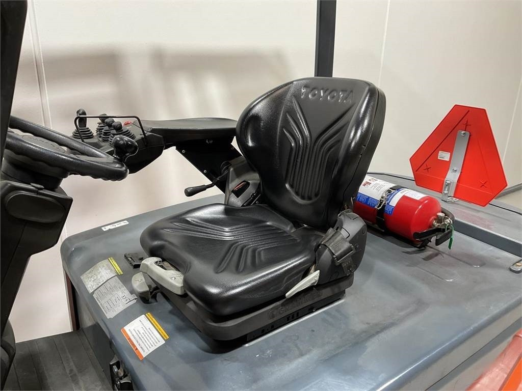 Toyota 8FBMT45 - Electric forklift: picture 5 Toyota 8FBMT45 - Electric forklift: picture 5