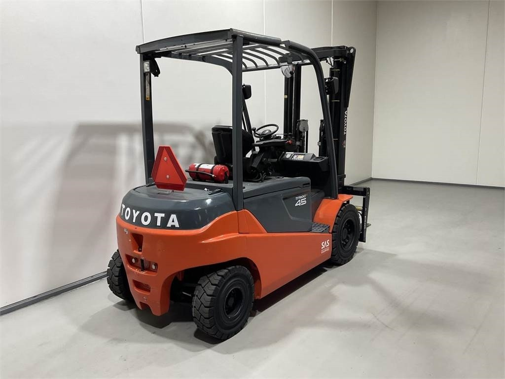 Toyota 8FBMT45 - Electric forklift: picture 2 Toyota 8FBMT45 - Electric forklift: picture 2