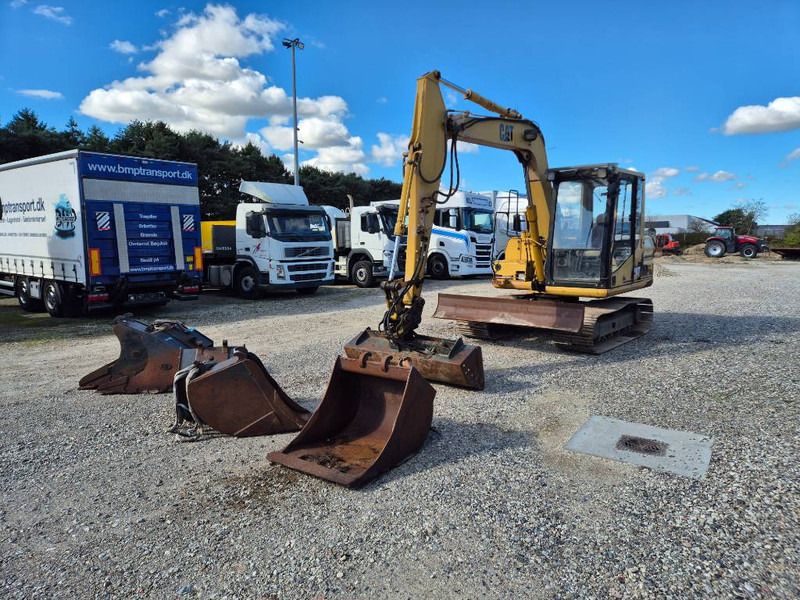 Cat 307 with extra buckets - Mini excavator: picture 1 Cat 307 with extra buckets - Mini excavator: picture 1