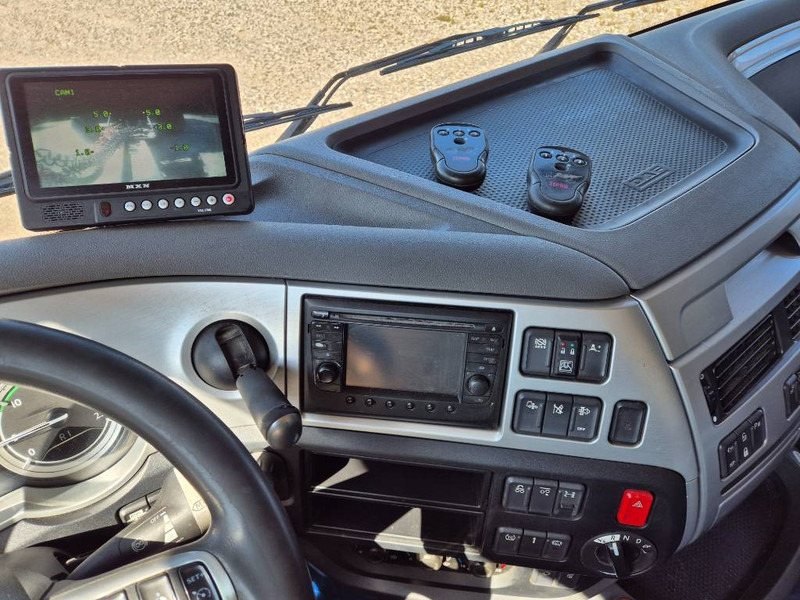 Box truck DAF XF 460 6x2 // Lift: picture 15