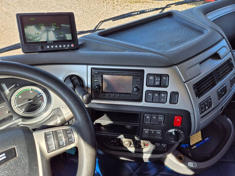 Box truck DAF XF 460 6x2 // Lift: picture 13