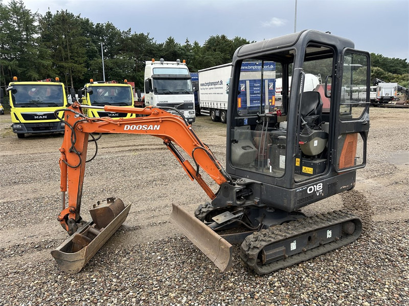 Doosan Slo 18 - 1.8T with bucket packed (Low Hours) - Mini excavator: picture 1 Doosan Slo 18 - 1.8T with bucket packed (Low Hours) - Mini excavator: picture 1