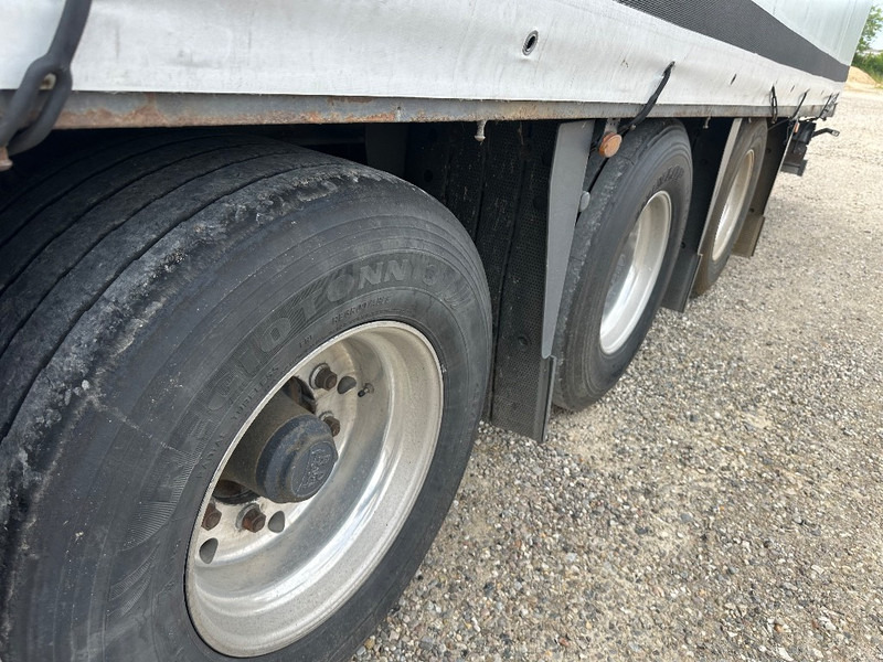 Lecitrailer Mega trailer with hydraulic roof / Poultry trailer - Livestock semi-trailer: picture 4 Lecitrailer Mega trailer with hydraulic roof / Poultry trailer - Livestock semi-trailer: picture 4