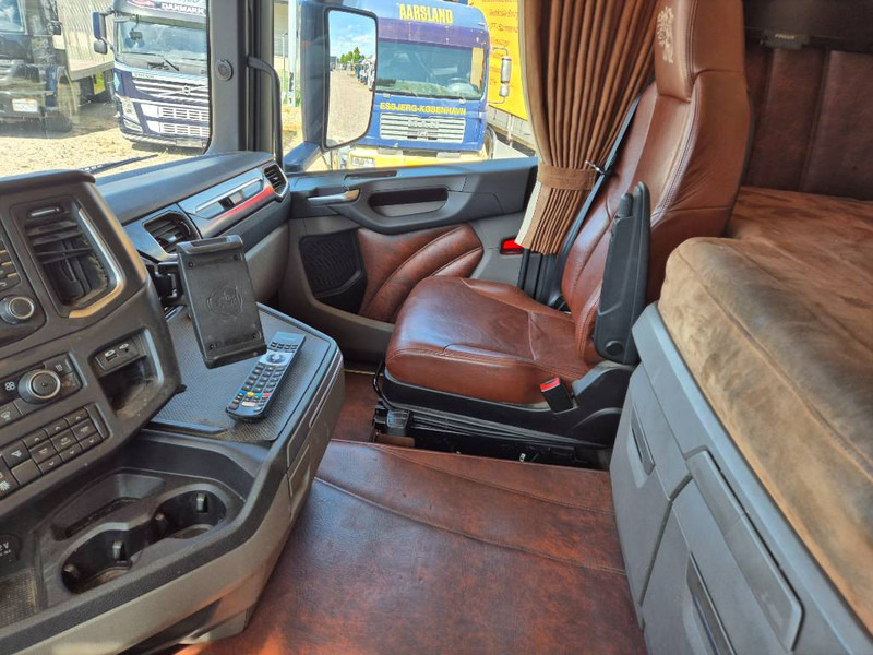 Tractor unit Scania R500 //6x2 // Big Hydraulic //Special interior: picture 10