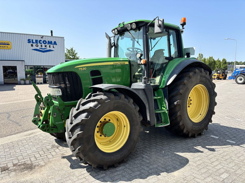 John Deere 7530 Premium AutoPowr - Farm tractor: picture 1 John Deere 7530 Premium AutoPowr - Farm tractor: picture 1