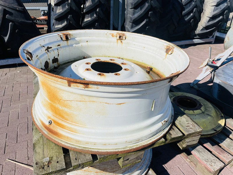 New Holland DW15Lx 38 set velgen - Rim: picture 2 New Holland DW15Lx 38 set velgen - Rim: picture 2