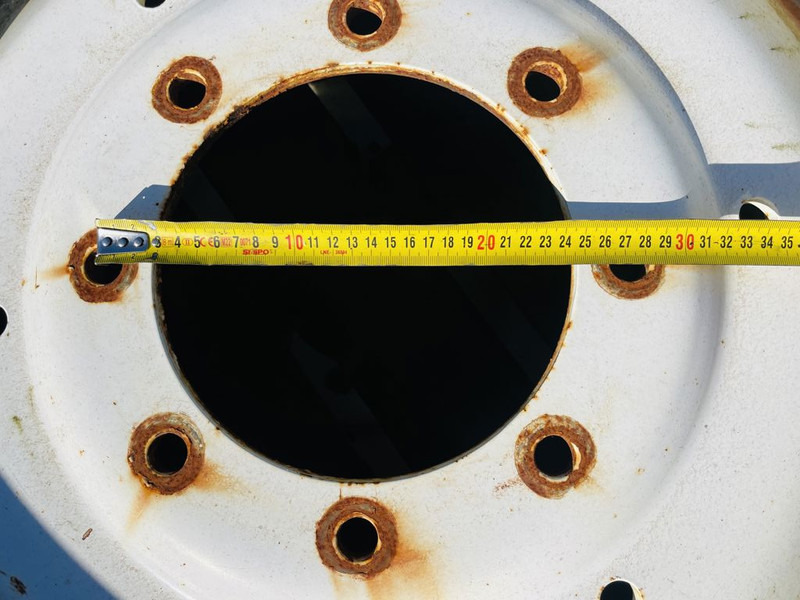 New Holland DW15Lx 38 set velgen - Rim: picture 5 New Holland DW15Lx 38 set velgen - Rim: picture 5