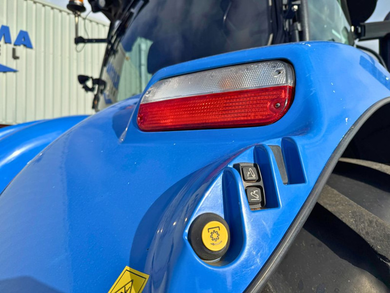 Farm tractor New Holland T7.210 AC Stage V + TL770 Voorlader: picture 10