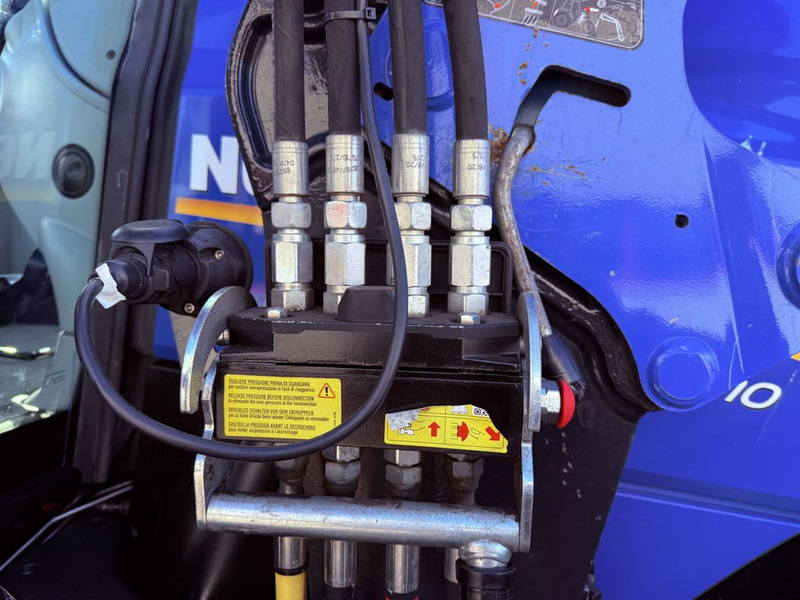 Farm tractor New Holland T7.210 AC Stage V + TL770 Voorlader: picture 17