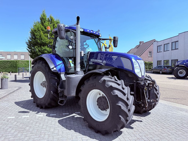 New Holland T7.270 AC - Farm tractor: picture 2 New Holland T7.270 AC - Farm tractor: picture 2