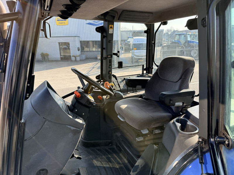 New Holland TM120 Range Command Fronthef + PTO - Farm tractor: picture 5 New Holland TM120 Range Command Fronthef + PTO - Farm tractor: picture 5