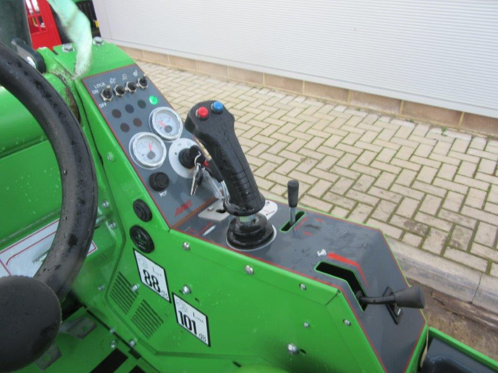 New Compact loader AVANT 423: picture 8
