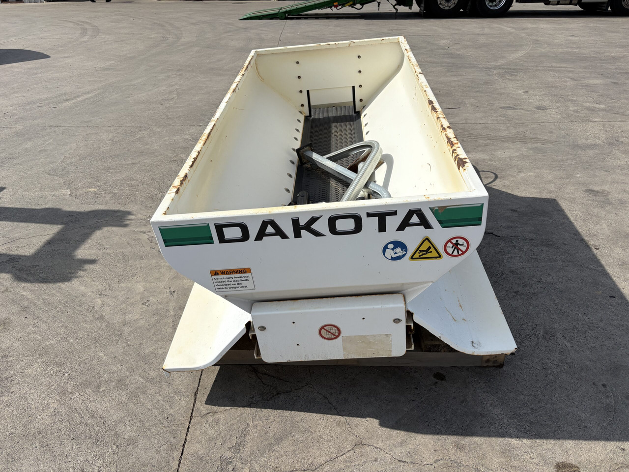 Dakota 410 Top Dresser to suit 2030A Pro Gator - Fertilizer spreader: picture 3 Dakota 410 Top Dresser to suit 2030A Pro Gator - Fertilizer spreader: picture 3