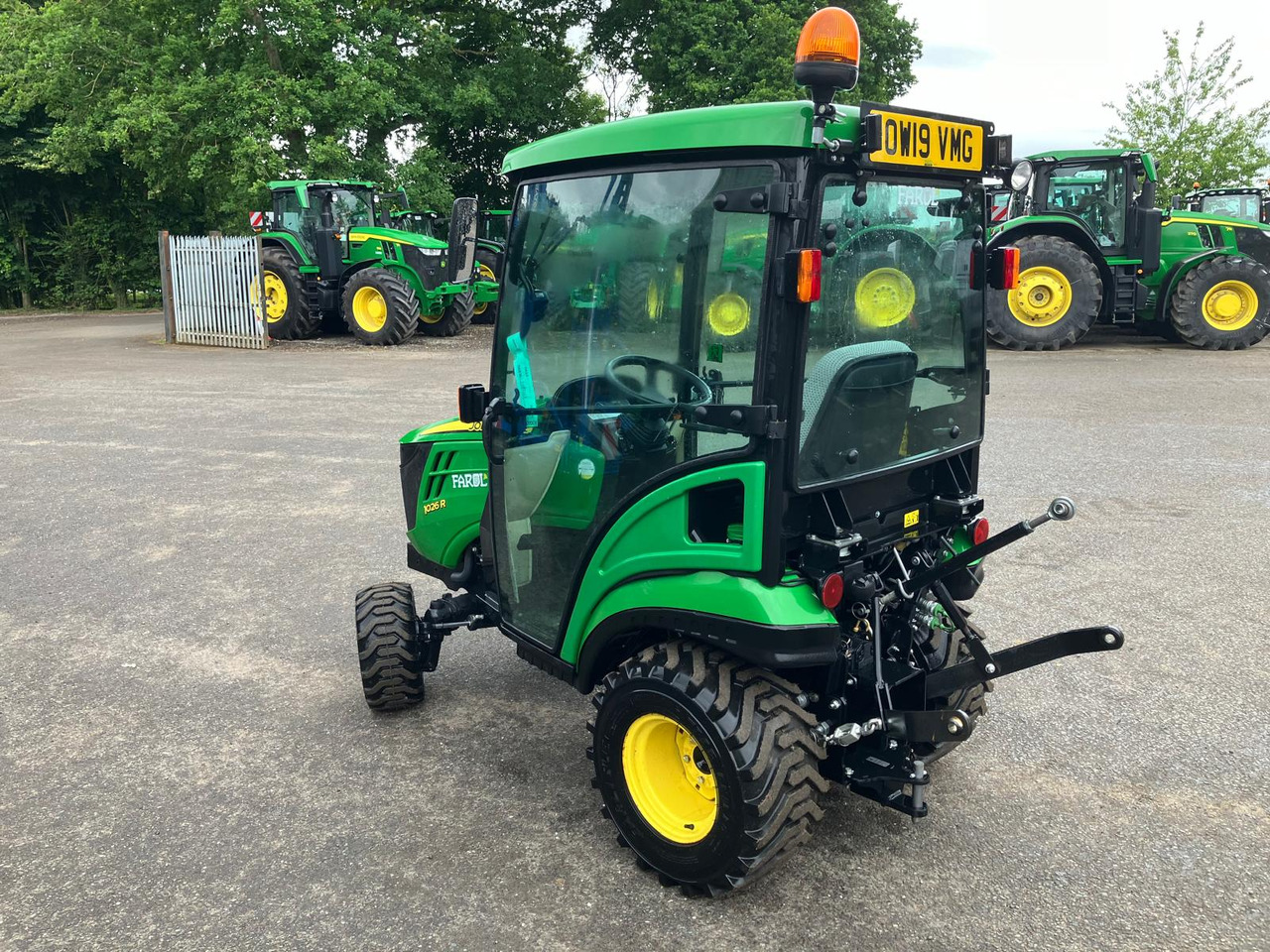 John Deere 1026R compact tractor - Compact tractor: picture 3 John Deere 1026R compact tractor - Compact tractor: picture 3