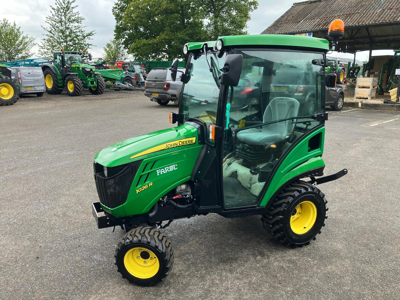 John Deere 1026R compact tractor - Compact tractor: picture 1 John Deere 1026R compact tractor - Compact tractor: picture 1