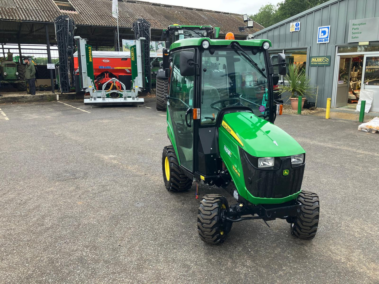 John Deere 1026R compact tractor - Compact tractor: picture 5 John Deere 1026R compact tractor - Compact tractor: picture 5