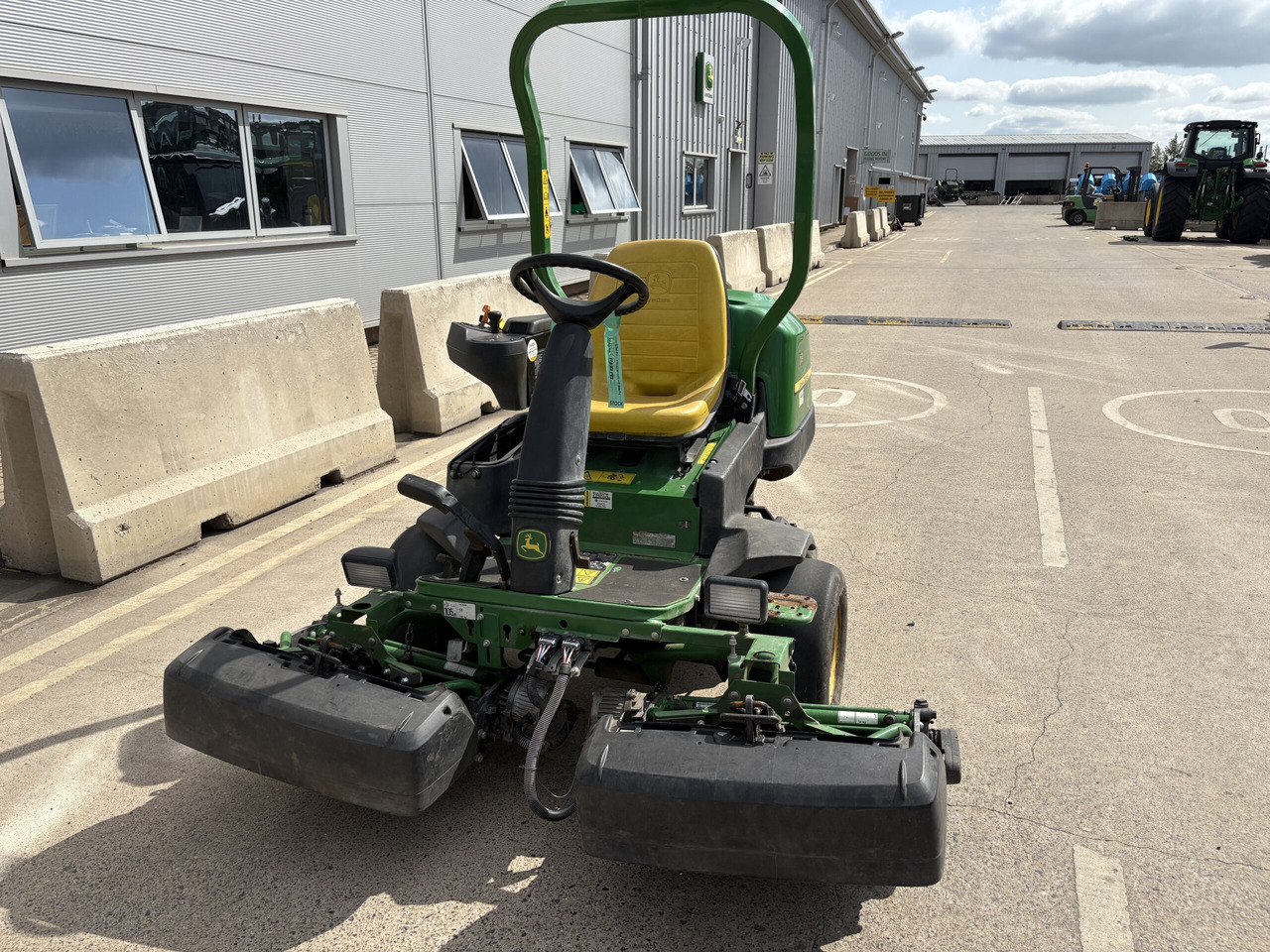 John Deere 2500E Greens Triple - Garden mower: picture 2 John Deere 2500E Greens Triple - Garden mower: picture 2