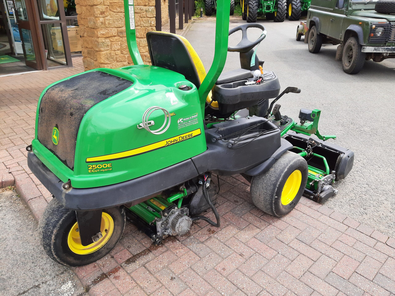 John Deere 2500E greens triple mower - Garden mower: picture 4 John Deere 2500E greens triple mower - Garden mower: picture 4