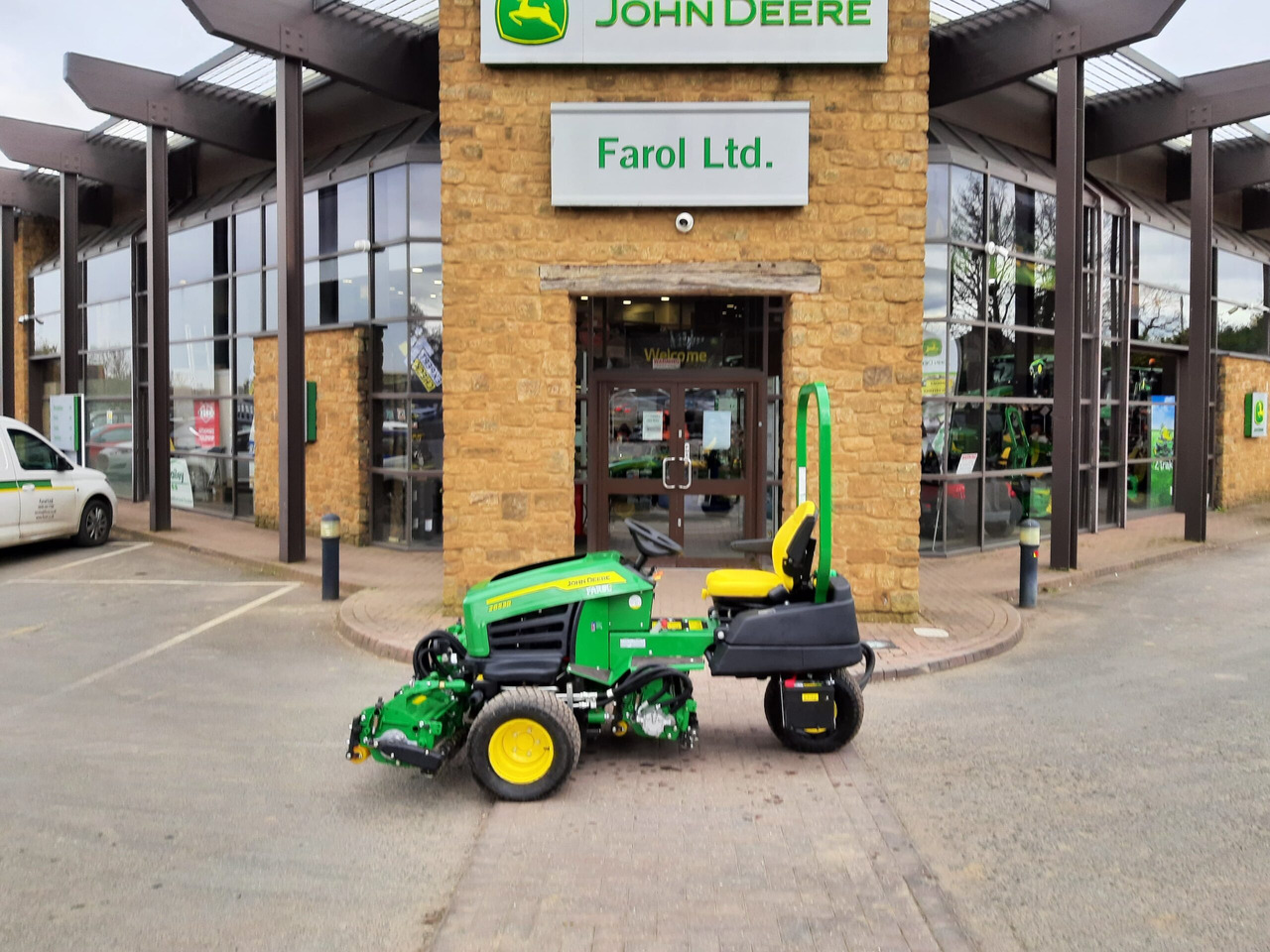 John Deere 2653B utility triple mower - Garden mower: picture 2 John Deere 2653B utility triple mower - Garden mower: picture 2