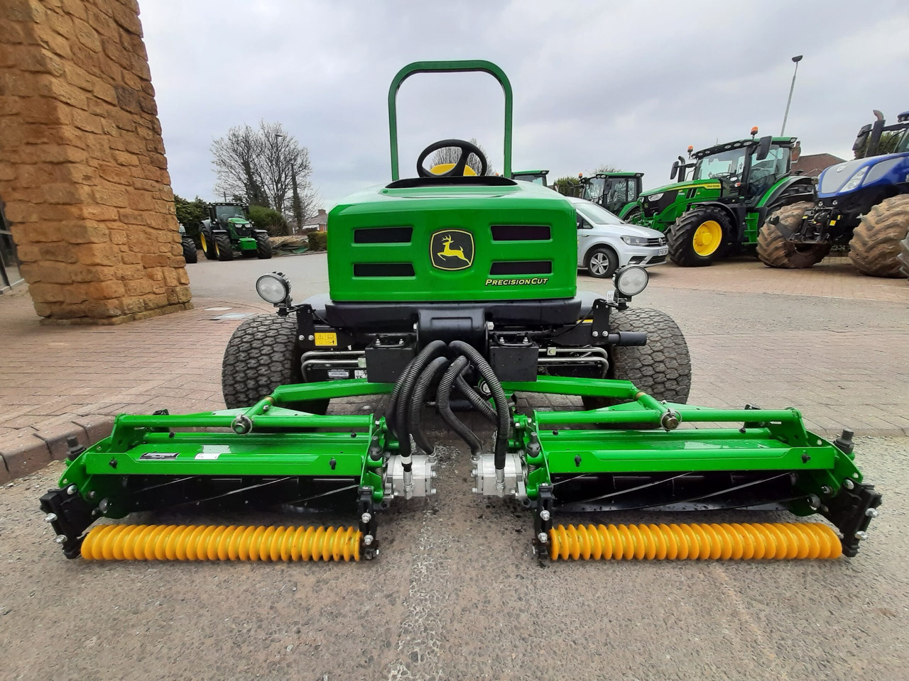 John Deere 2653B utility triple mower - Garden mower: picture 4 John Deere 2653B utility triple mower - Garden mower: picture 4