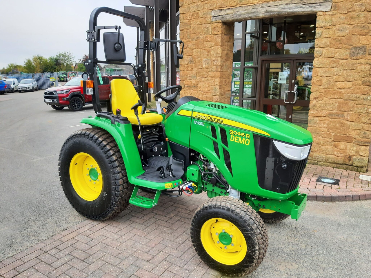 John Deere 3046R compact tractor - Compact tractor: picture 1 John Deere 3046R compact tractor - Compact tractor: picture 1
