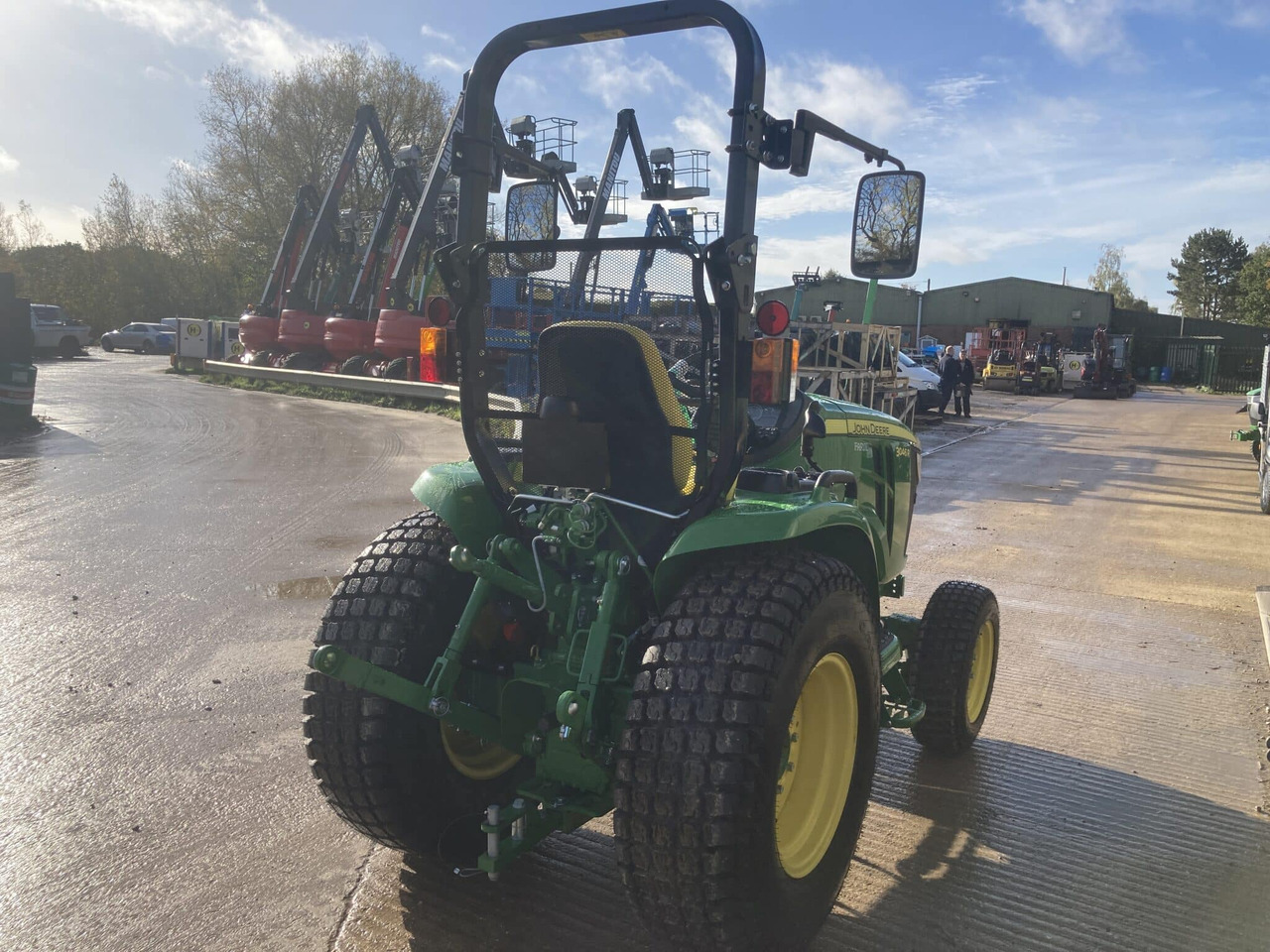 John Deere 3046R compact tractor - Compact tractor: picture 5 John Deere 3046R compact tractor - Compact tractor: picture 5