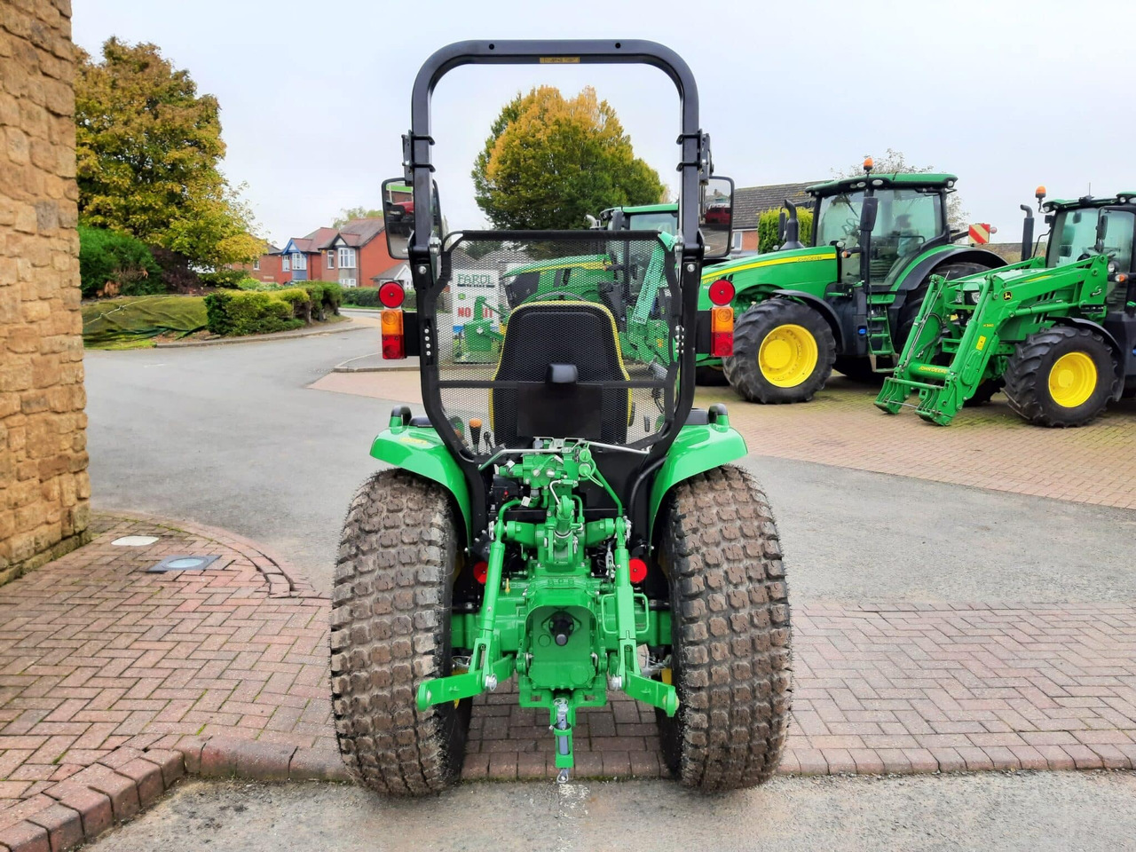 John Deere 3046R compact tractor - Compact tractor: picture 5 John Deere 3046R compact tractor - Compact tractor: picture 5