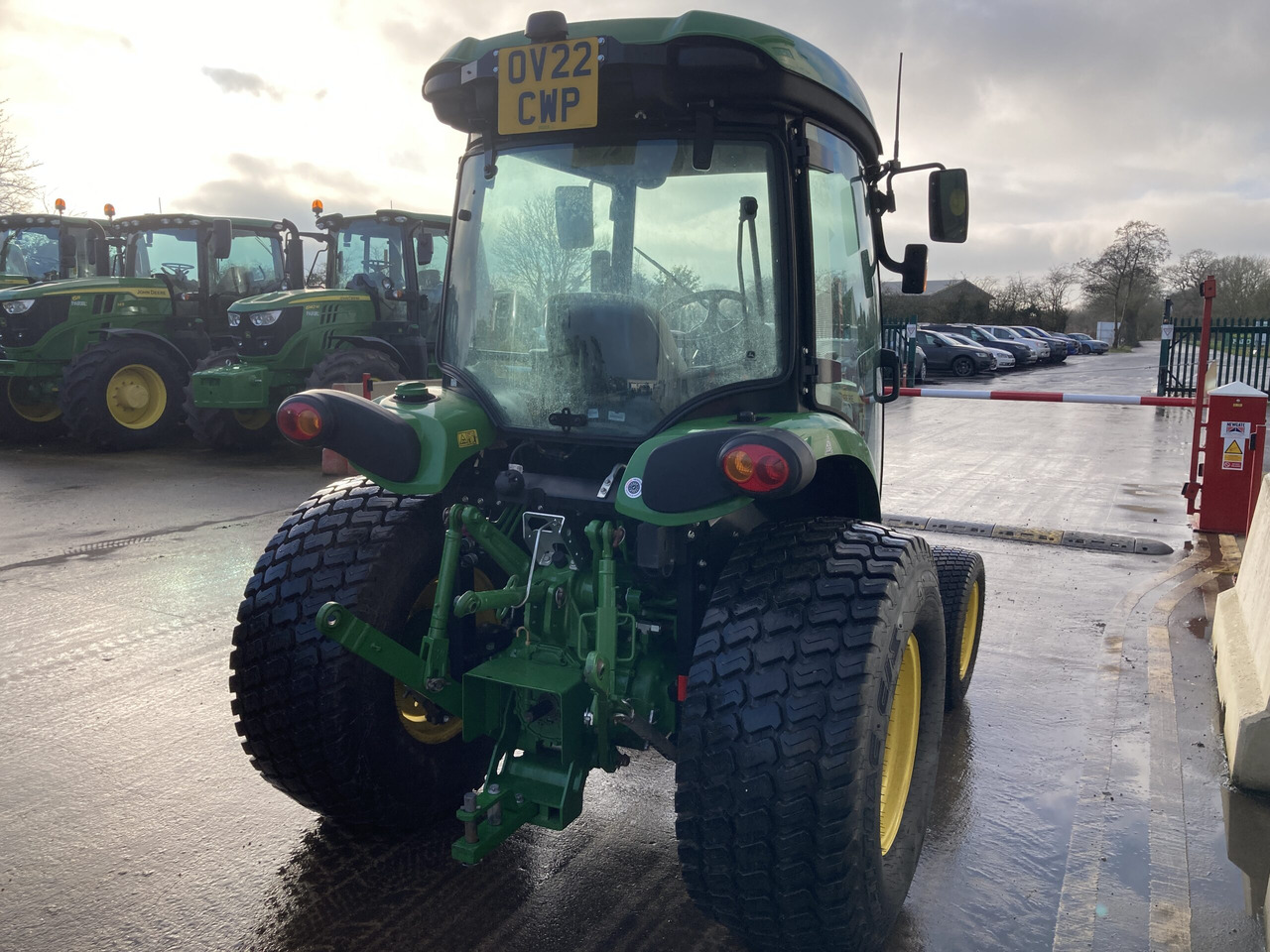John Deere 4066R Compact Tractor - Compact tractor: picture 5 John Deere 4066R Compact Tractor - Compact tractor: picture 5