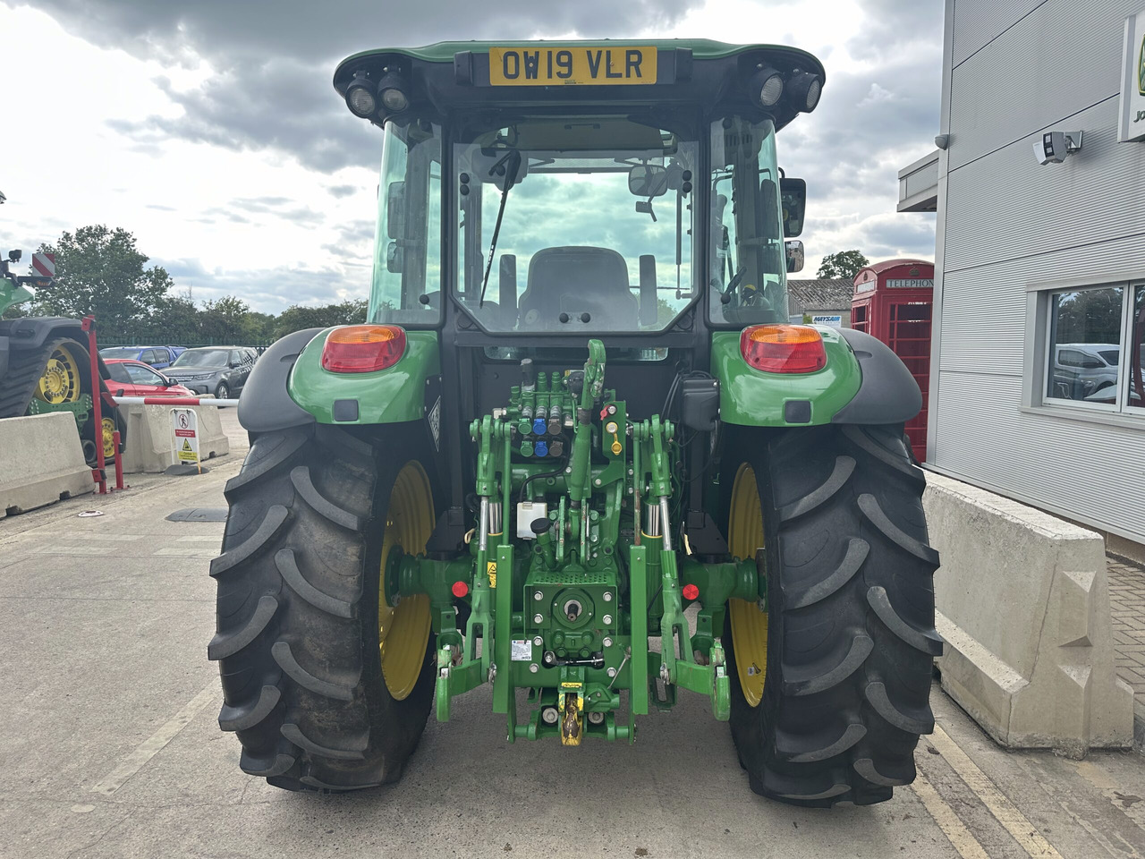 John Deere 5090M - Farm tractor: picture 4 John Deere 5090M - Farm tractor: picture 4