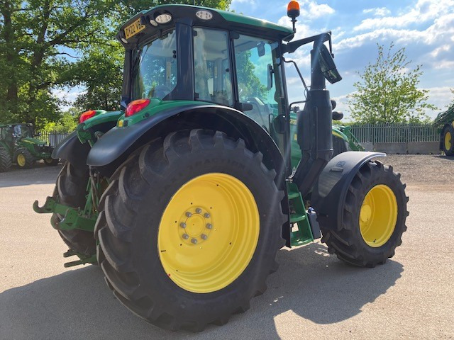 John Deere 6120M - Farm tractor: picture 5 John Deere 6120M - Farm tractor: picture 5