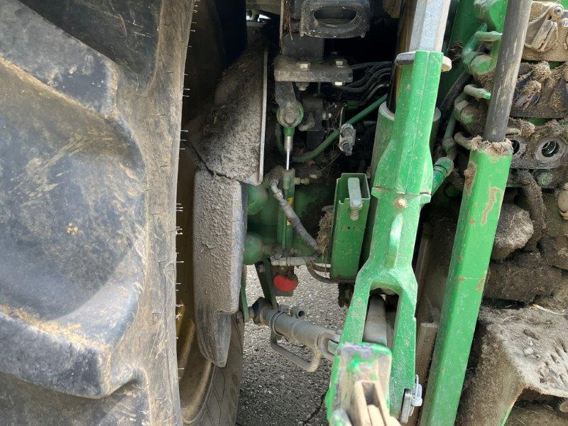 John Deere 6130R - Farm tractor: picture 5 John Deere 6130R - Farm tractor: picture 5