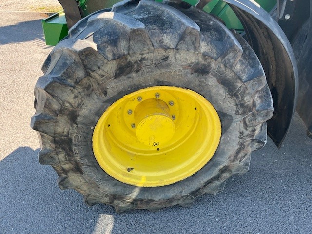 John Deere 6130R - Farm tractor: picture 3 John Deere 6130R - Farm tractor: picture 3