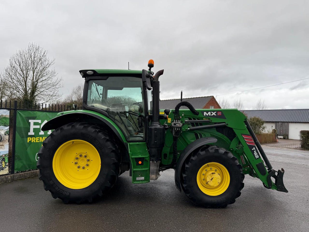 John Deere 6135R - Farm tractor: picture 2 John Deere 6135R - Farm tractor: picture 2