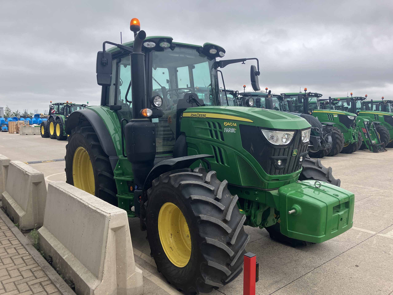 Farm tractor John Deere 6140M: picture 6