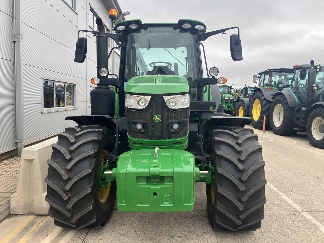 Farm tractor John Deere 6140M: picture 7