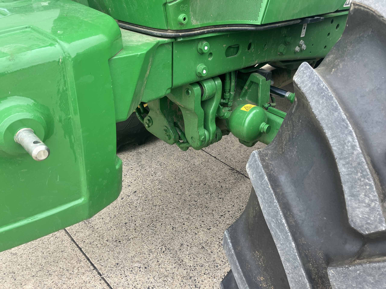Farm tractor John Deere 6140M: picture 8