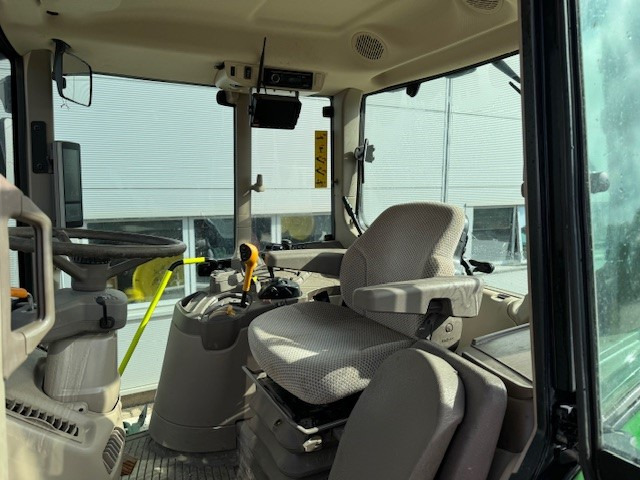 Farm tractor John Deere 6155M: picture 16