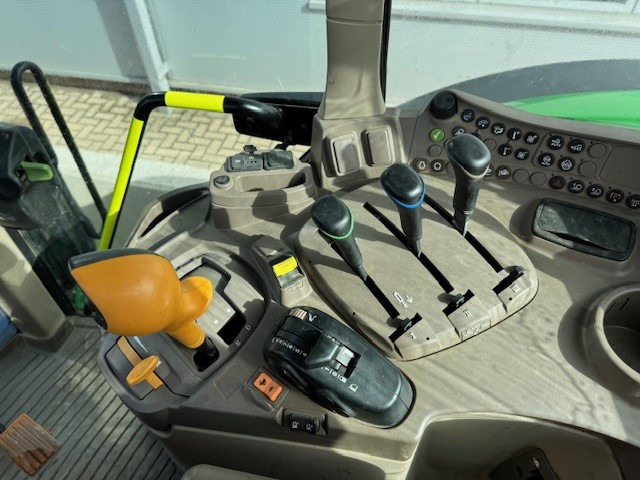 Farm tractor John Deere 6155M: picture 20