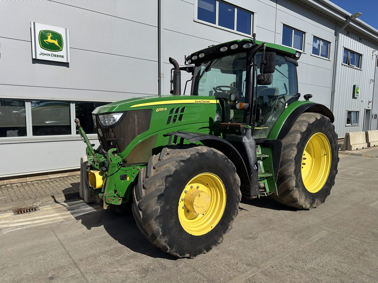 John Deere 6155R - Farm tractor: picture 1 John Deere 6155R - Farm tractor: picture 1